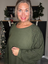 Load image into Gallery viewer, Olive Lace Contrast Sleeve-Curvy

