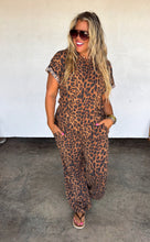 Load image into Gallery viewer, Cheetah Kelsey Pant Set
