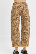 Load image into Gallery viewer, Risen Leopard Barrel Jeans-Camel
