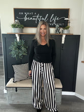 Load image into Gallery viewer, Vertical Stripe Pants
