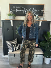 Load image into Gallery viewer, Risen Camo Barrel Pants
